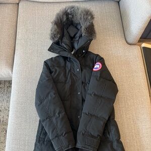 Women's Canada Goose Shelburne Parka - size small